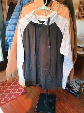 Men's Black & Heather Gray Raglan Pullover Hoodie Bin 2